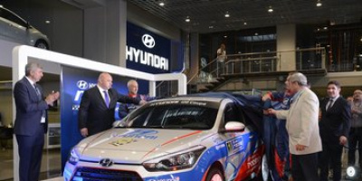 Министър Красен Кралев и екипът на Hyundai Racing Trophy представиха състезателния автомобил Hyundai i20 Coupe R1