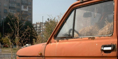 Гонят собственици на изоставени коли в Стамболово