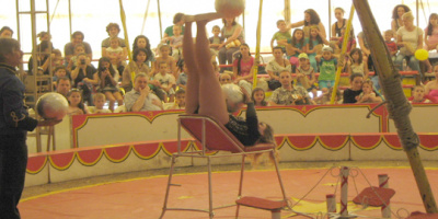 Цирк „Феникс” показа жонгльорско изкуство в Ардино 