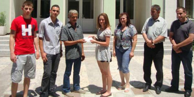 Зрелостници от Ардино дариха средства за лечението на Таня 