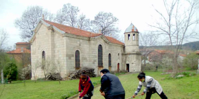 Стартира кампания за косене на тревни площи в Минерални бани