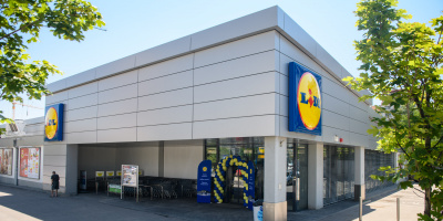 Обновеният Lidl до Руски паметник отново посреща клиенти