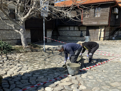 Ремонтират калдъръмени улици в Стария Несебър