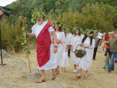 Община Минерални бани отбеляза своя празник с древен ритуал