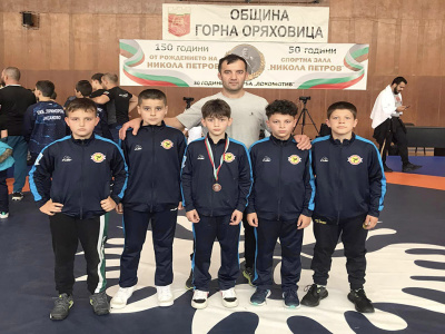 Малките борци от Караманци с два бронзови медала от държавното