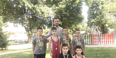 Борците от Караманци с 6 медала от турнир в Стамболийски