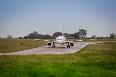 Wizz Air предупреждава клиентите да пристигнат на летището поне 3 часа преди полета си днес