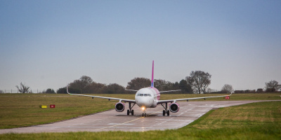 Wizz Air предупреждава клиентите да пристигнат на летището поне 3 часа преди полета си днес