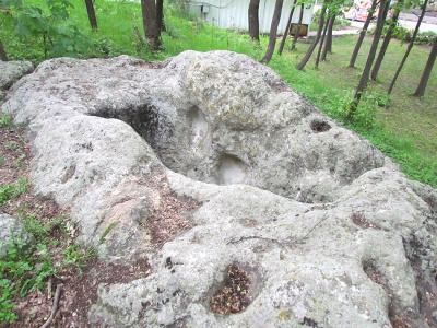 Стъпката на Богородица почитат в Минерални бани