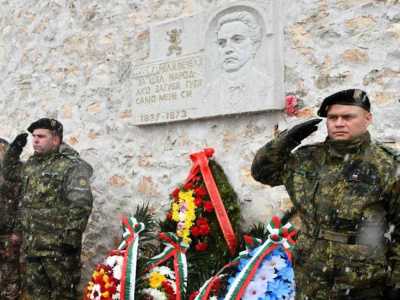 Десетки почетоха паметта на Апостола в Асеновград