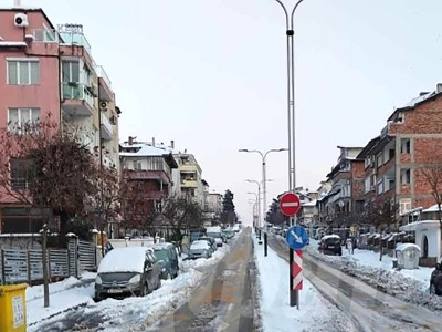 Почистиха и опесъчиха основни стръмни улици в Царево