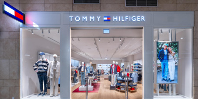 Tommy Hilfiger отбеляза 10 години в България с обновен магазин в София